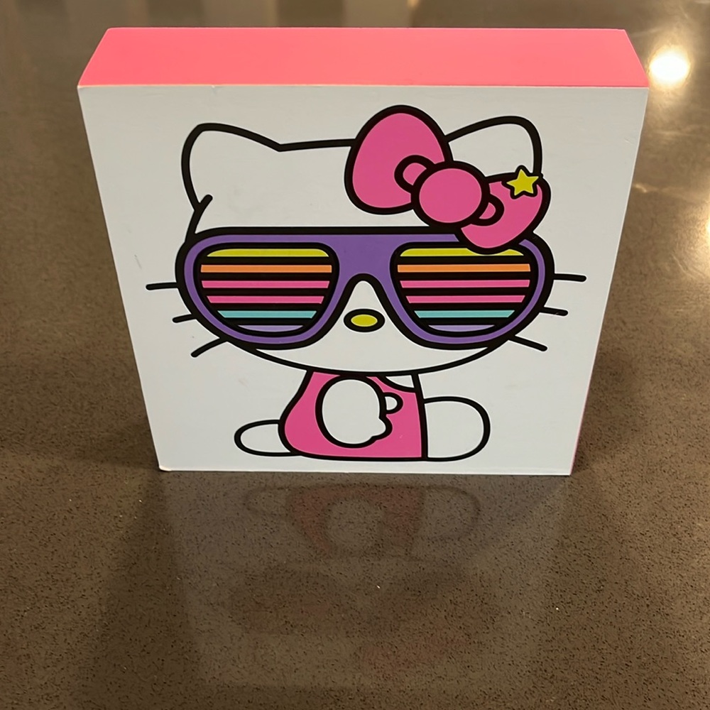 Hello Kitty Sunglasses Standing /Hanging Art - Picture 1 of 4